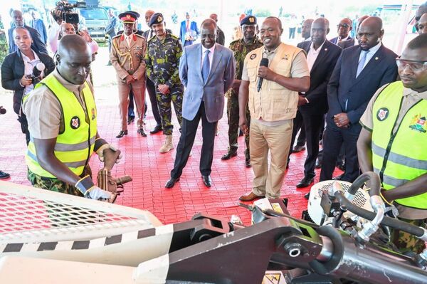 Kenya Destroys 6,000+ Illegal Firearms, Ruto Vows Police Reform & Regional Security Push Kenya Destroys 6,000+ Illegal Firearms, Ruto Vows Police Reform & Regional Security Push - Sputnik Africa