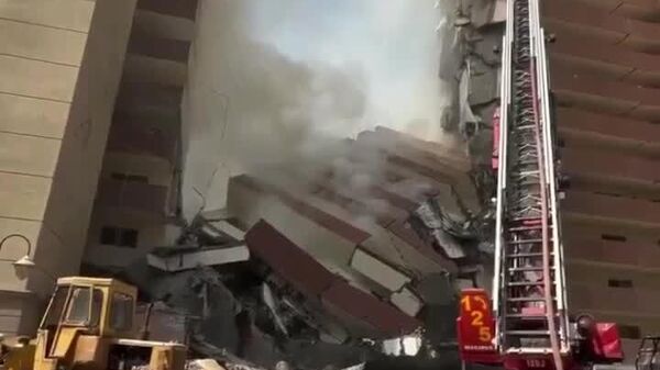 Footage of a building collapsed in Tehran as a result of the Israeli strike - Sputnik Africa