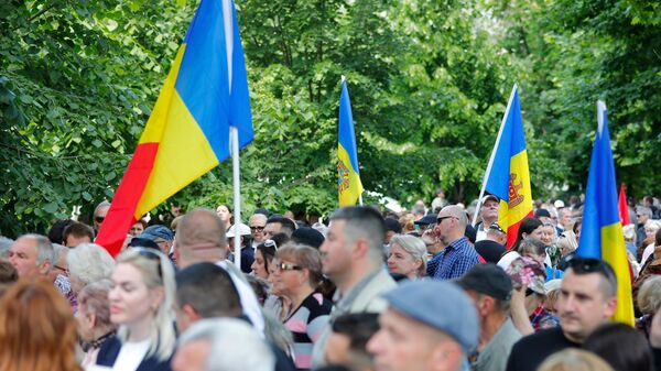 Picket of supporters of the head of Gagauzia Eugenia Gutsul outside the courthouse in Kishinev - Sputnik Africa