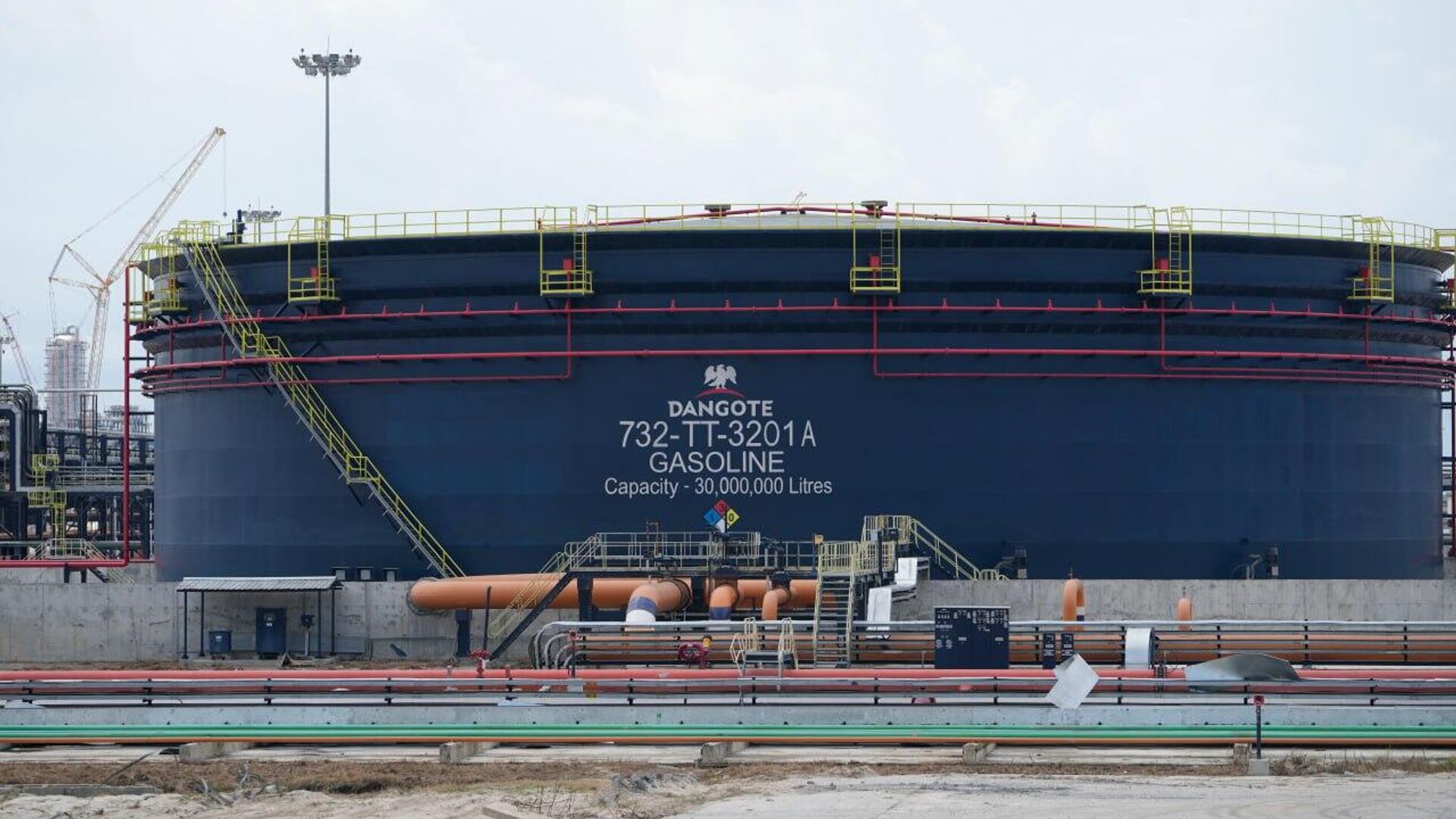 Dangote Petroleum Refinery Plans to Begin Nationwide Distribution of Petrol & Diesel on August 15 Dangote Petroleum Refinery Plans to Begin Nationwide Distribution of Petrol & Diesel on August 15 - Sputnik Africa, 1920, 16.06.2025