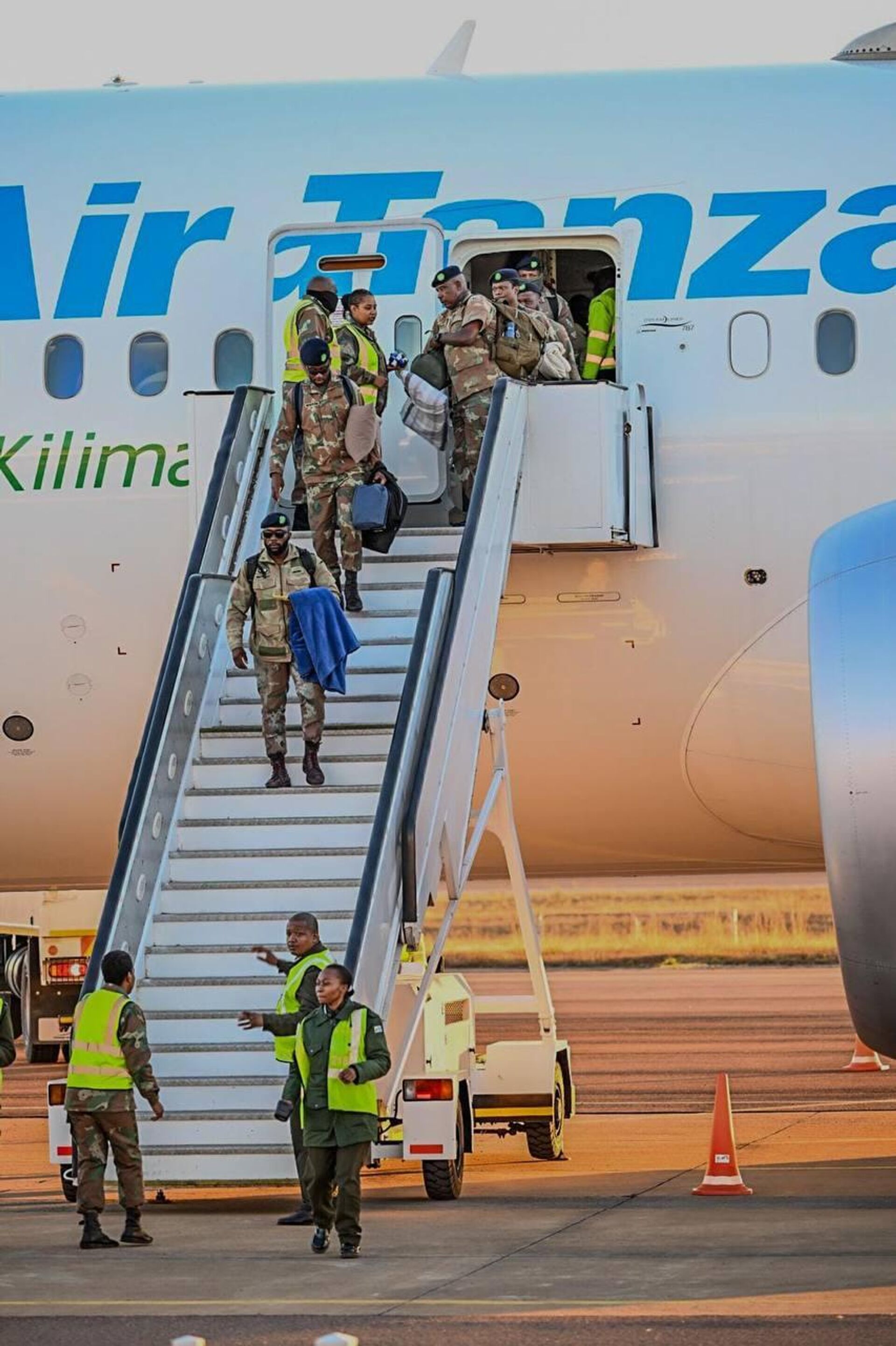 Third Group of South African Peacekeepers Returns From Eastern DRC Third Group of South African Peacekeepers Returns From Eastern DRC - Sputnik Africa, 1920, 17.06.2025