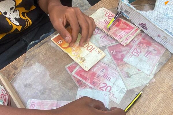 Tattered Cash Deepens Gaza’s Economic Woes: A Crisis of Liquidity Tattered Cash Deepens Gaza’s Economic Woes: A Crisis of Liquidity - Sputnik Africa