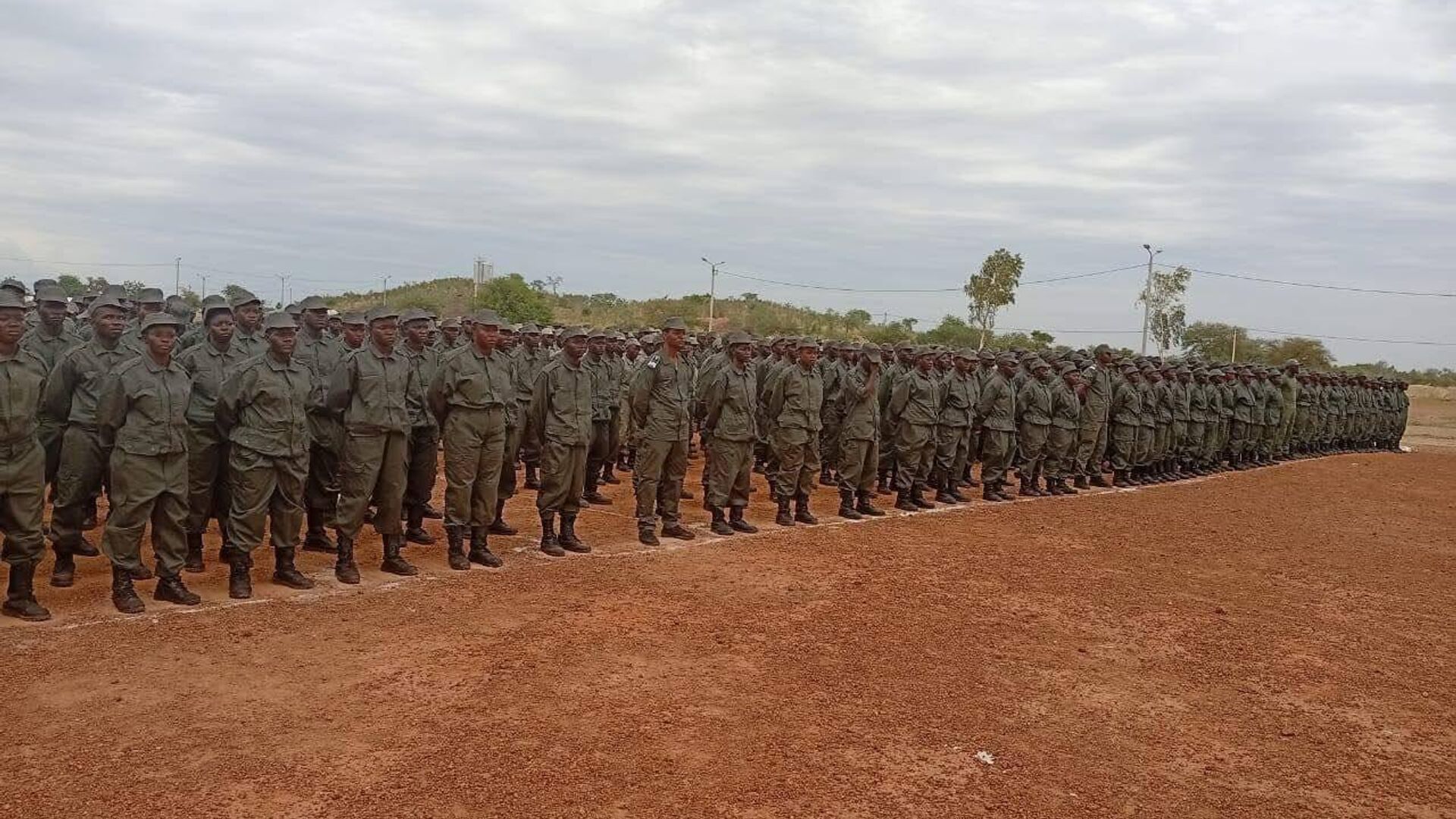 Burkinabe Volunteers Trained to Defend Their Homeland & Contribute to Food Self-Sufficiency Burkinabe Volunteers Trained to Defend Their Homeland & Contribute to Food Self-Sufficiency - Sputnik Africa, 1920, 17.06.2025