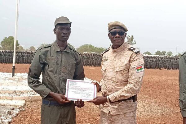 Burkinabe Volunteers Trained to Defend Their Homeland & Contribute to Food Self-Sufficiency Burkinabe Volunteers Trained to Defend Their Homeland & Contribute to Food Self-Sufficiency - Sputnik Africa