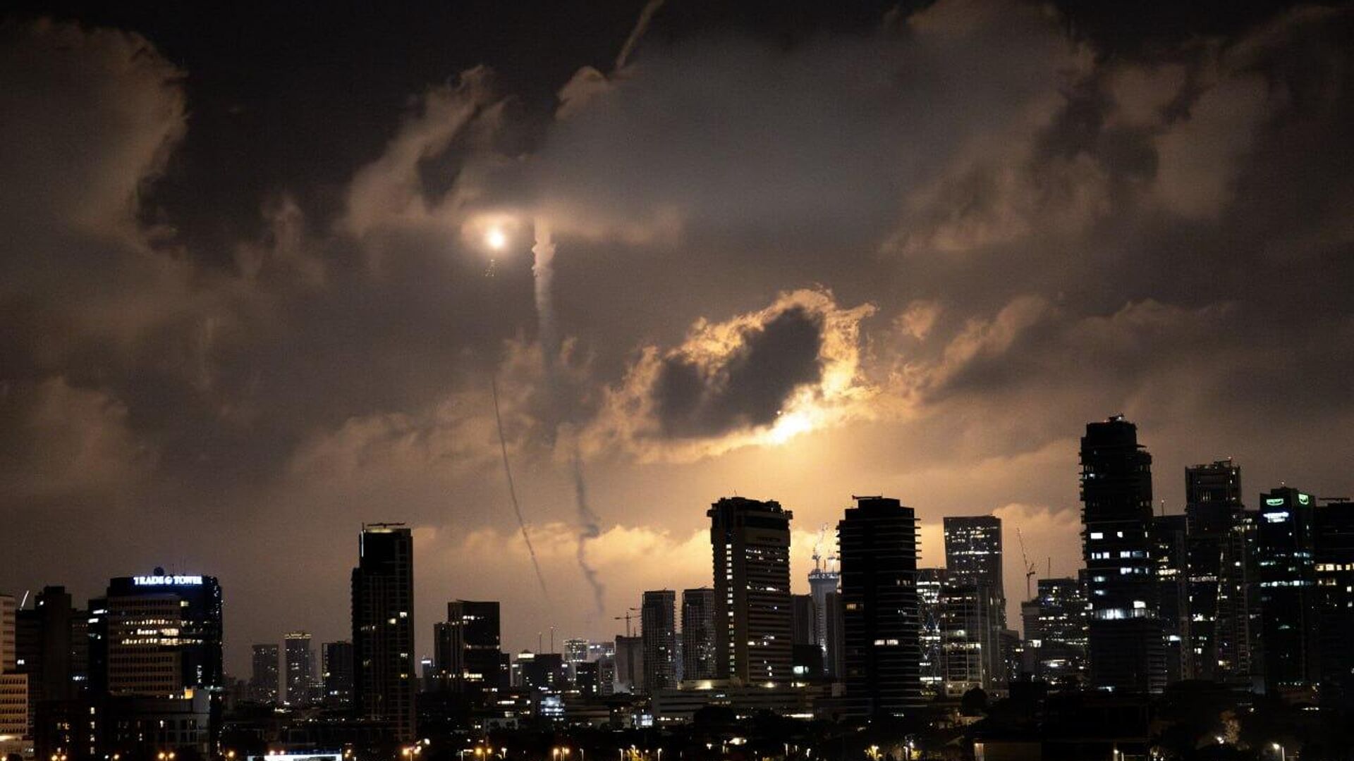Beyond the Bomb: The Real Stakes of the Iran-Israel Standoff Beyond the Bomb: The Real Stakes of the Iran-Israel Standoff - Sputnik Africa, 1920, 18.06.2025