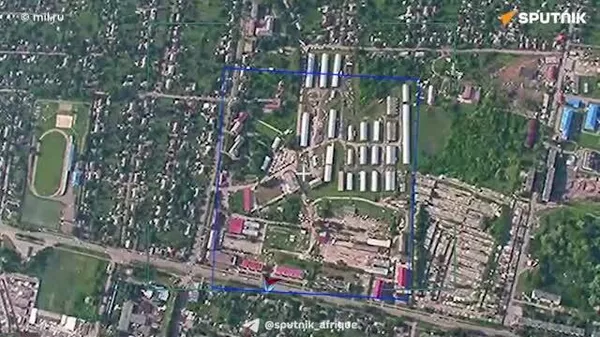 ▶ Une frappe de missile Iskander a détruit quatre entrepôts et deux camions dans la région de Soumy - Sputnik Afrique
