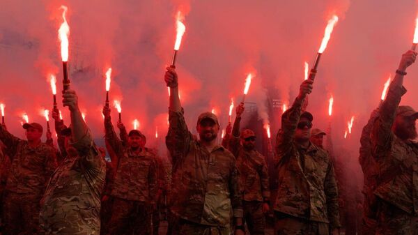 350 Ukrainian Soldiers Displaying Neo-Nazi Symbols Exposed by French Newspaper - Sputnik Africa