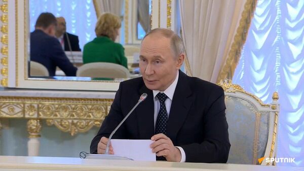 Vladimir Putin meets with South African Vice President Paul Mashatile on the sidelines of #SPIEF2025 - Sputnik Africa