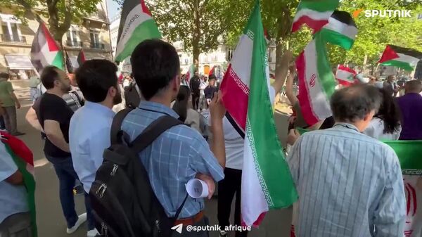 Des génocidaires!; une manifestation contre l'agression israélienne en Iran se tient à Paris - Sputnik Afrique