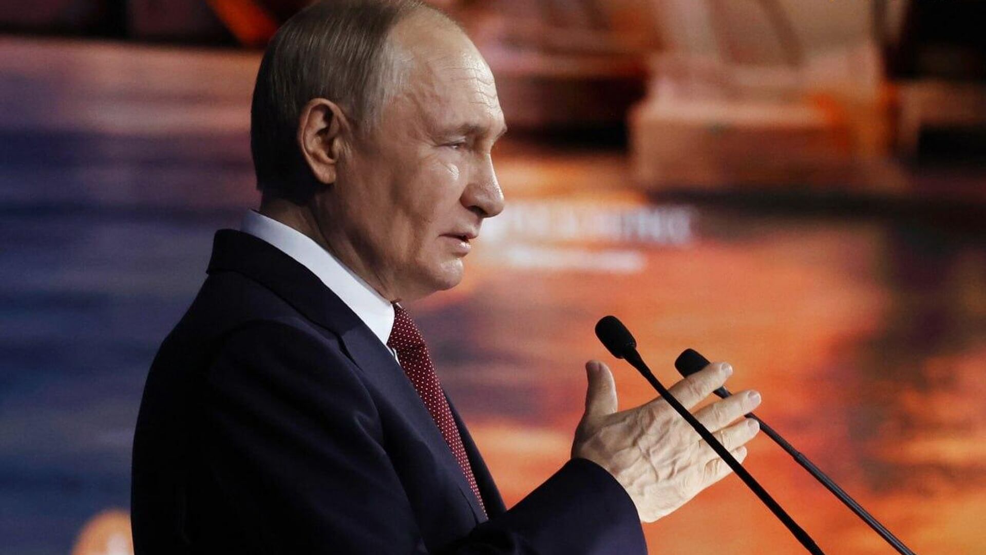 Putin says Russia has no goal to take control of city of Sumy, but such possibility not excluded Putin says Russia has no goal to take control of city of Sumy, but such possibility not excluded - Sputnik Africa, 1920, 20.06.2025