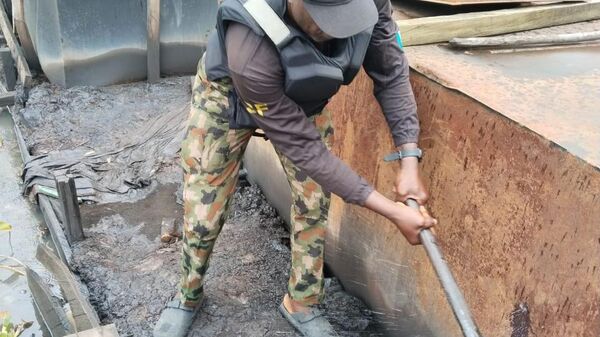 Nigerian Navy Destroyed 800 Illegal Refineries in Fight Against Oil Theft Since 2023, Chief of Naval Staff Says - Sputnik Africa