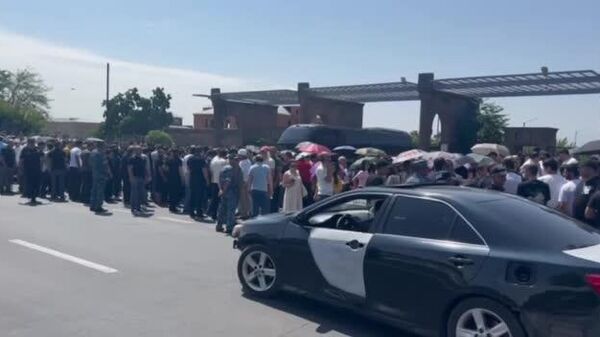 The procession in support of the Church and Catholicos of All Armenians Garegin II started from the ancient Zvartnots Cathedral to the Etchmiadzin Cathedral - Sputnik Africa