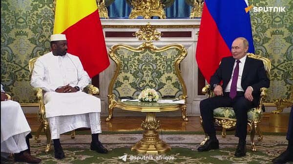 Poutine à Assimi Goïta: Bienvenue en Russie - Sputnik Afrique