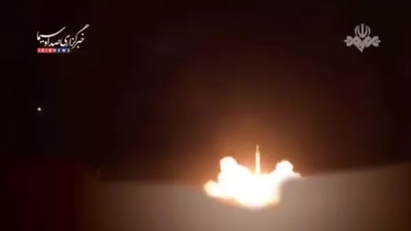 ▶ Les médias iraniens publient des images du lancement de missiles sur la base US au Qatar - Sputnik Afrique