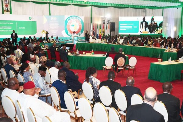 Sierra Leone's Bio Takes ECOWAS Helm to Address Security, Economic & Governance Challenges Sierra Leone's Bio Takes ECOWAS Helm to Address Security, Economic & Governance Challenges - Sputnik Africa