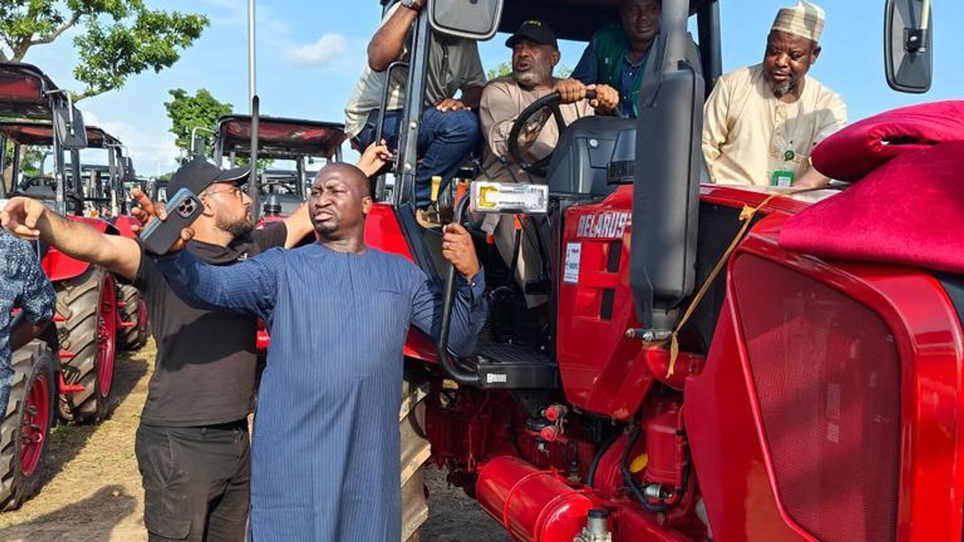 Food Sovereignty: Nigeria's Tinubu Commissions Large Batch of Agricultural Equipment Food Sovereignty: Nigeria's Tinubu Commissions Large Batch of Agricultural Equipment - Sputnik Africa, 1920, 24.06.2025