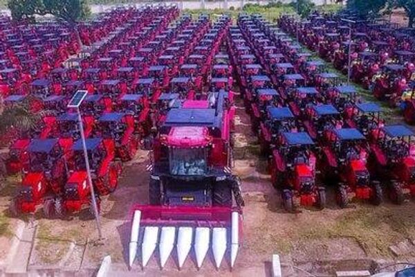 Food Sovereignty: Nigeria's Tinubu Commissions Large Batch of Agricultural Equipment Food Sovereignty: Nigeria's Tinubu Commissions Large Batch of Agricultural Equipment - Sputnik Africa