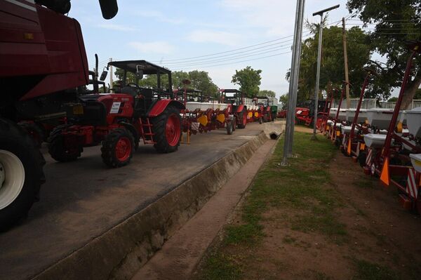 Food Sovereignty: Nigeria's Tinubu Commissions Large Batch of Agricultural Equipment Food Sovereignty: Nigeria's Tinubu Commissions Large Batch of Agricultural Equipment - Sputnik Africa