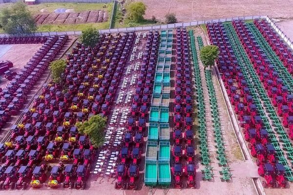 Food Sovereignty: Nigeria's Tinubu Commissions Large Batch of Agricultural Equipment Food Sovereignty: Nigeria's Tinubu Commissions Large Batch of Agricultural Equipment - Sputnik Africa