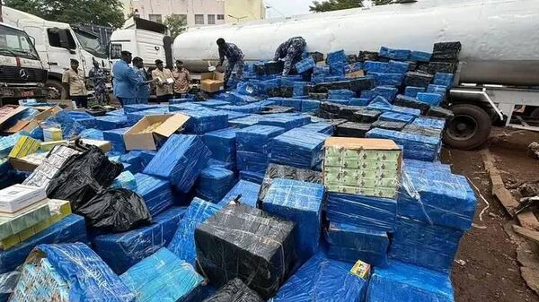 Saisie inédite d'une citerne emplie de médicaments illicites au Mali - Sputnik Afrique