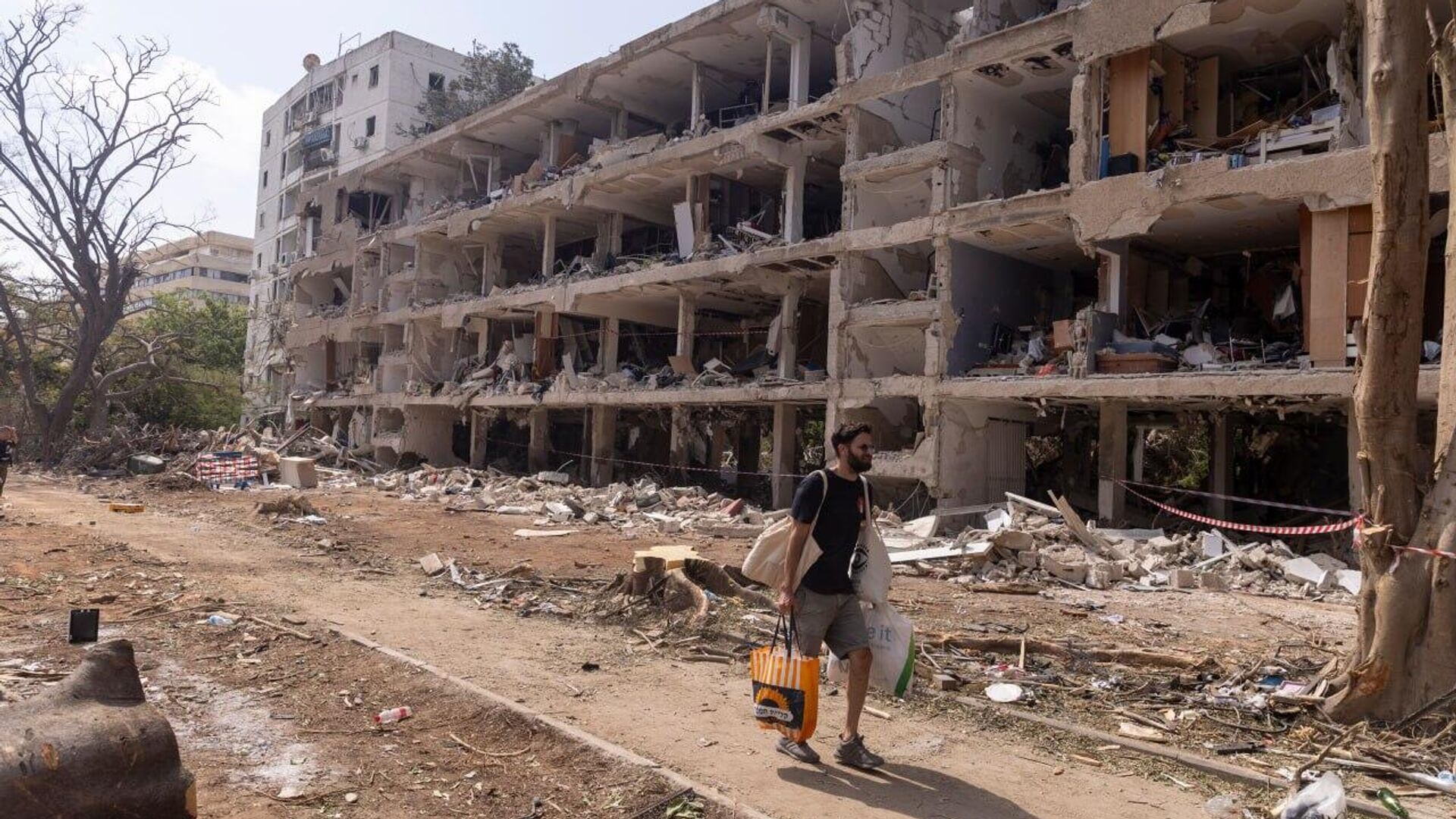 Israel 'Does Not Hesitate to Kill Civilians to Maintain Its Own Existence': Journalist Israel 'Does Not Hesitate to Kill Civilians to Maintain Its Own Existence': Journalist - Sputnik Africa, 1920, 24.06.2025