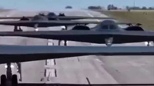 ▶ Bombarder l'Iran: Trump a publié une vidéo avec cette chanson et des images de bombardiers B-2 - Sputnik Afrique