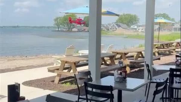 #viral | Helicopter Flips Over During Landing in Michigan, US - Sputnik Africa