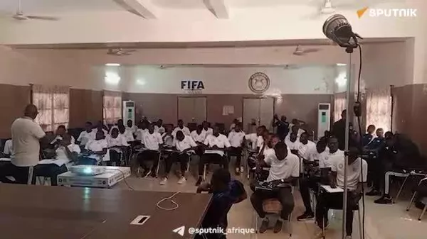 Allez au bout: des jeunes arbitres de foot se rassemblent pour un stage prestigieux à Niamey - Sputnik Afrique