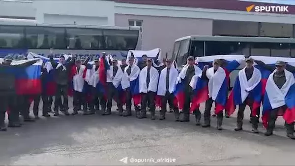 La Russie et l'Ukraine ont réalisé un nouvel échange de prisonniers ce jeudi, a annoncé la Défense russe - Sputnik Afrique