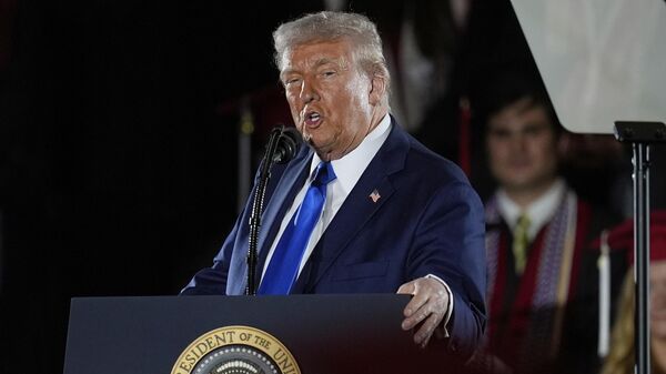 President Donald Trump gives a commencement address at the University of Alabama, Thursday, May 1, 2025, in Tuscaloosa, Ala - Sputnik Africa