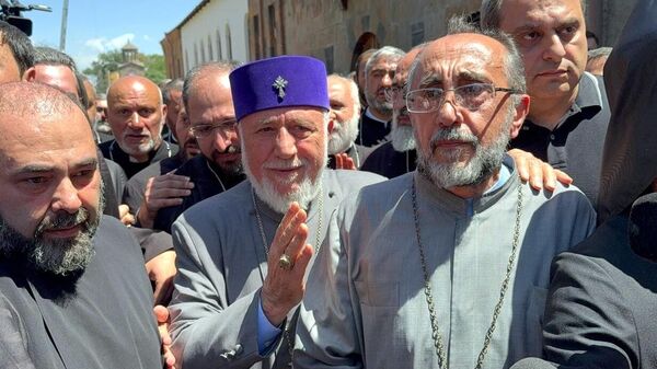 The National Security Service of Armenia entered the residence of the Catholicos in Echmiadzin, where the administrative center of the Armenian Apostolic Church is also located, to detain the head of the Shirak Diocese, Archbishop Mikael Ajapakhyan (right). June 27, 2025. - Sputnik Africa