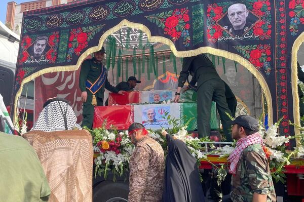 Tehran Mourns Victims of Israeli Strikes at Funerals on Saturday - Sputnik Africa