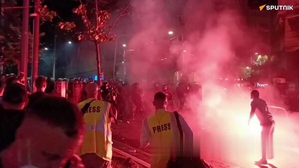Riot police clear protesters from central Belgrade amid tense standoff – Sputnik correspondent - Sputnik Africa