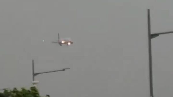 #viral | Indonesia's Batik Air Plane Nearly Crashes While Landing Due to Adverse Weather Conditions at Soekarno-Hatta International Airport - Sputnik Africa
