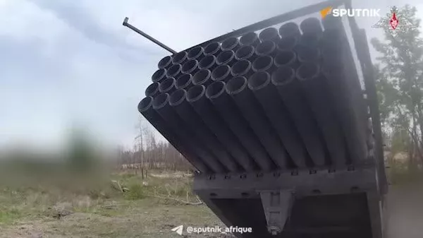 ▶ Une lourde frappe russe contre des postes de gestion de drones et des rassemblements de militaires ukrainiens - Sputnik Afrique