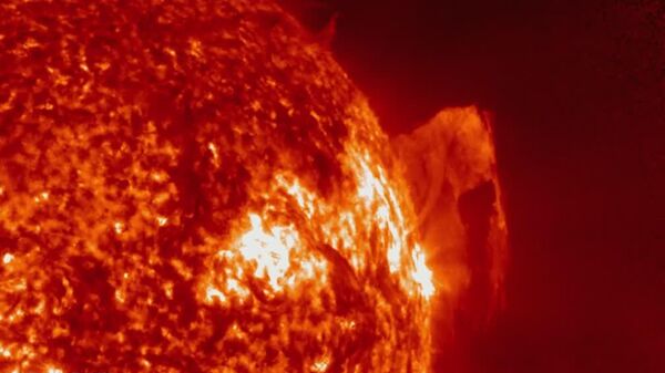 #viral | The Sun’s Putting on a Show: Two Giant Prominences Erupt on Thursday - Sputnik Africa