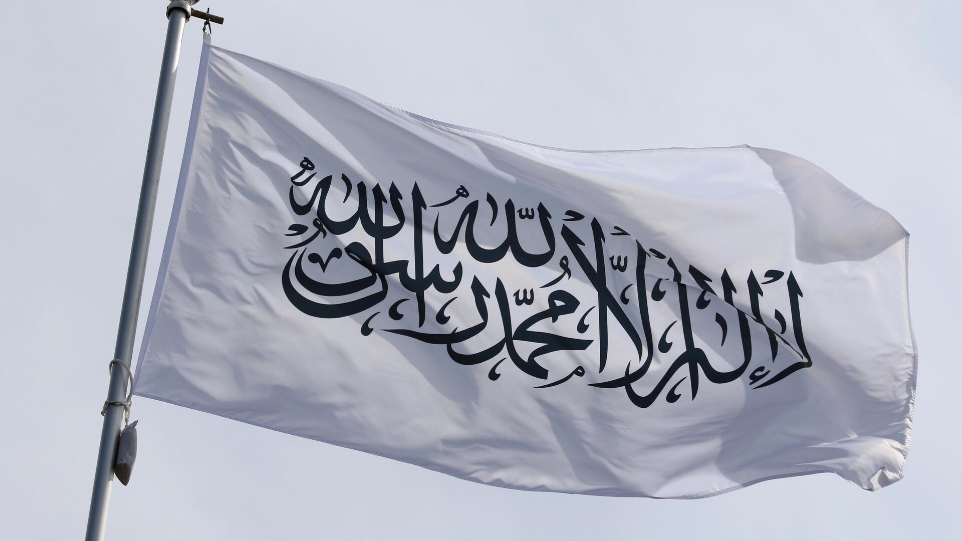 The national flag of the Islamic Emirate of Afghanistan, the Taliban, fluttering in the wind on a flagpole in Saint Petersburg, Russia. The national flag of the Islamic Emirate of Afghanistan, the Taliban, fluttering in the wind on a flagpole in Saint Petersburg, Russia. - Sputnik Africa, 1920, 03.07.2025