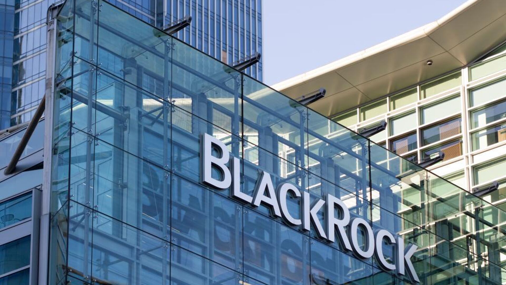 La société américaine BlackRock suspend sa recherche d'investisseurs pour le fonds de relance de l'Ukraine La société américaine BlackRock suspend sa recherche d'investisseurs pour le fonds de relance de l'Ukraine - Sputnik Afrique, 1920, 05.07.2025