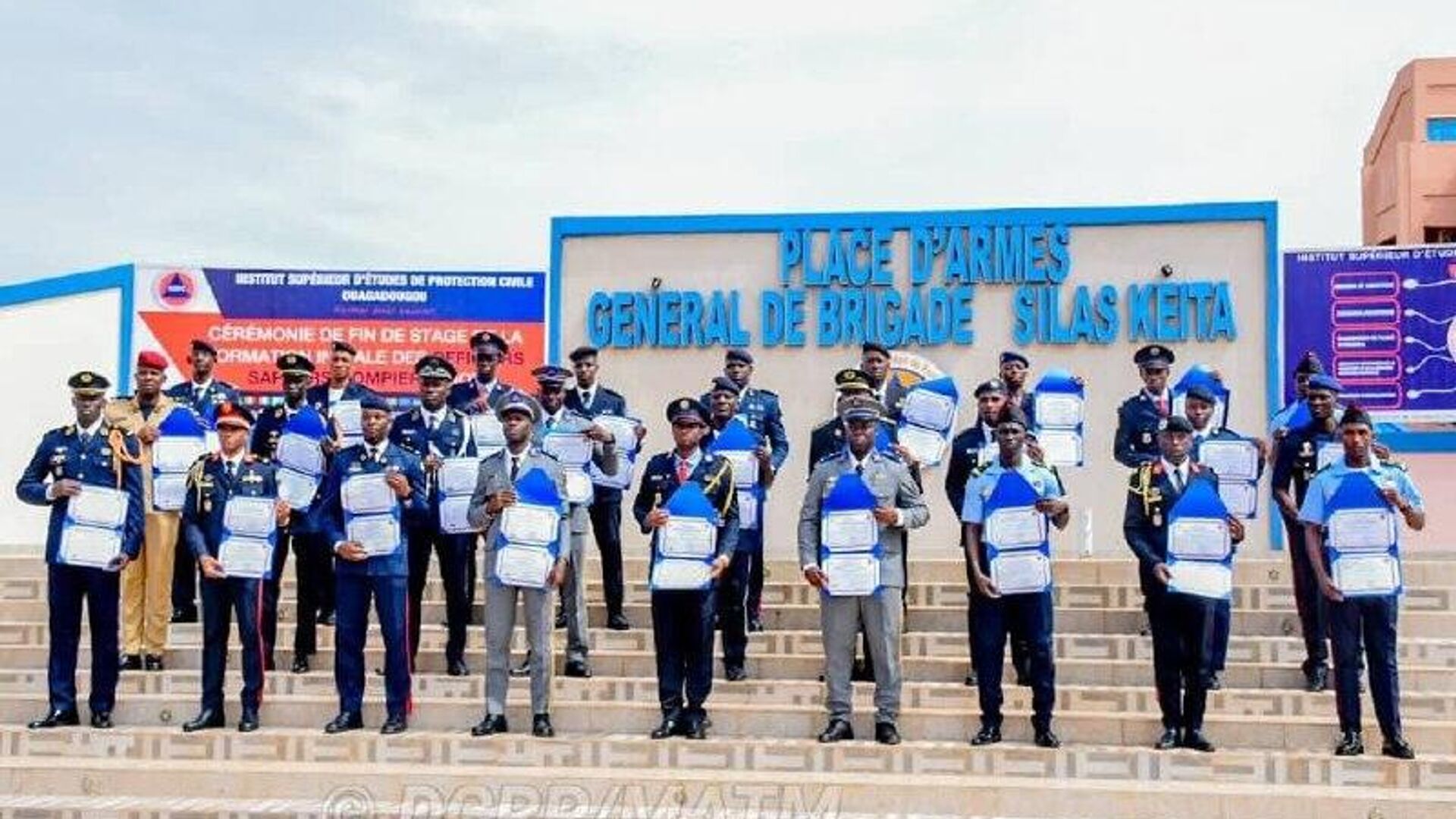 Garants de la sécurité: des pompiers africains finissent leur formation au Burkina Garants de la sécurité: des pompiers africains finissent leur formation au Burkina - Sputnik Afrique, 1920, 05.07.2025