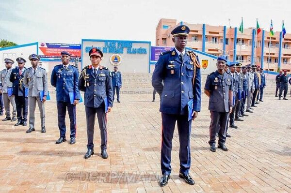 Garants de la sécurité: des pompiers africains finissent leur formation au Burkina Garants de la sécurité: des pompiers africains finissent leur formation au Burkina - Sputnik Afrique