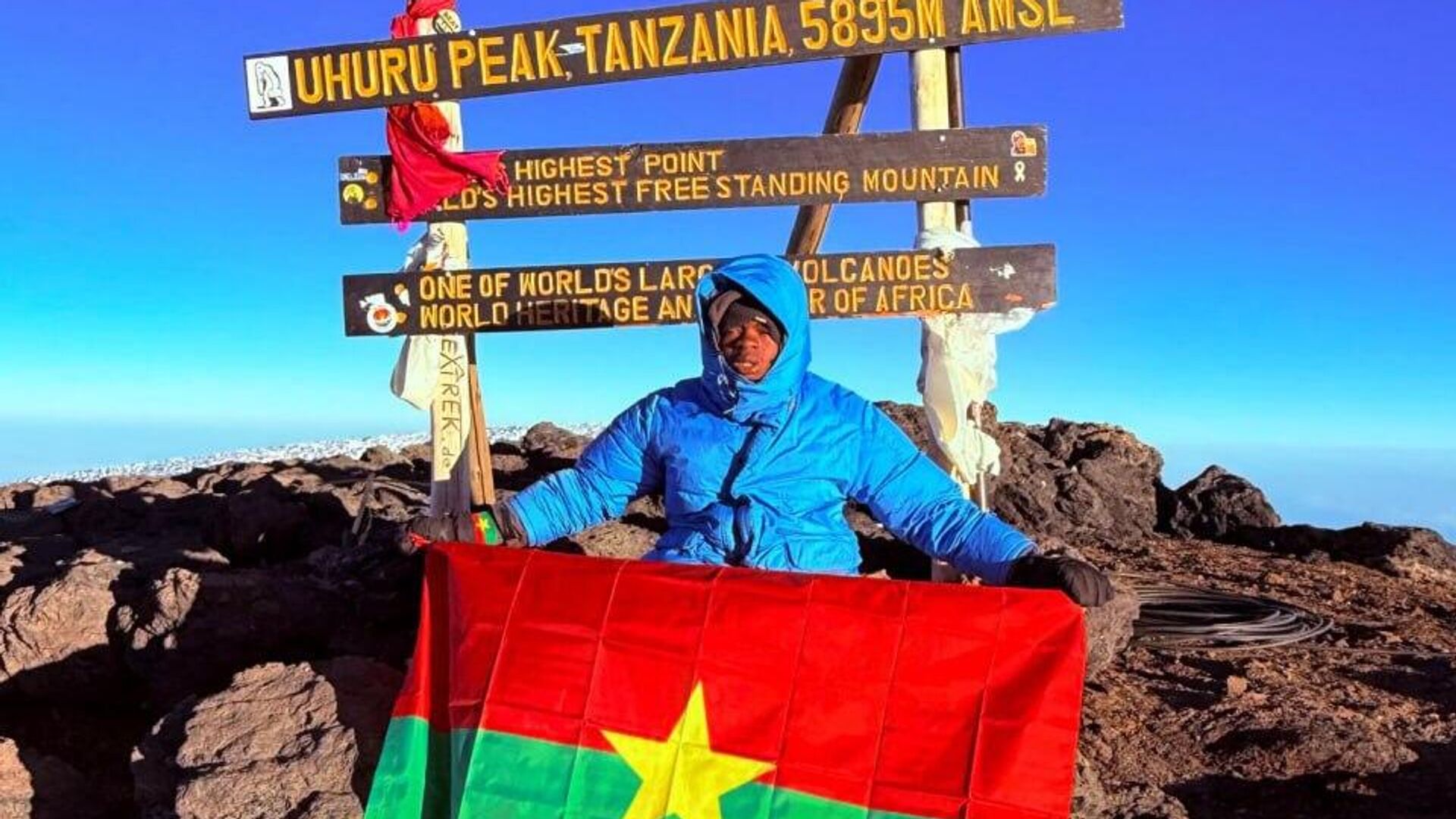 Burkina Faso's Flag Flown on Africa's Highest Peak for First Time Burkina Faso's Flag Flown on Africa's Highest Peak for First Time - Sputnik Africa, 1920, 10.07.2025