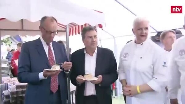 #viral | Sticky Situation: German Chancellor Merz Licks His Fingers After Cake Mishap - Sputnik Africa
