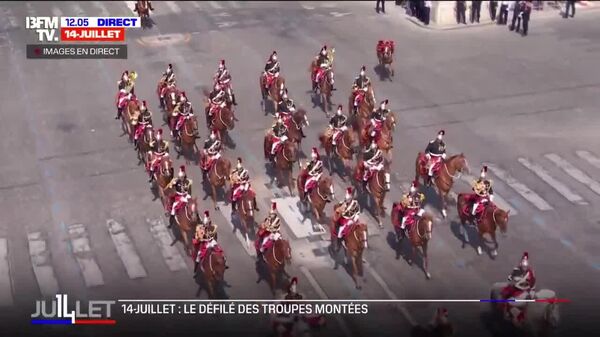 #viral | Saber-Rattling Turns To Ear-Scratching In French Military Parade - Sputnik Africa