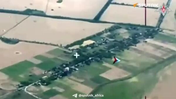 The Russian MoD releases video of troops securing a foothold in the settlement of Novokhatskoye in the DPR, opening the way to another section of the border with the Dnepropetrovsk region - Sputnik Africa