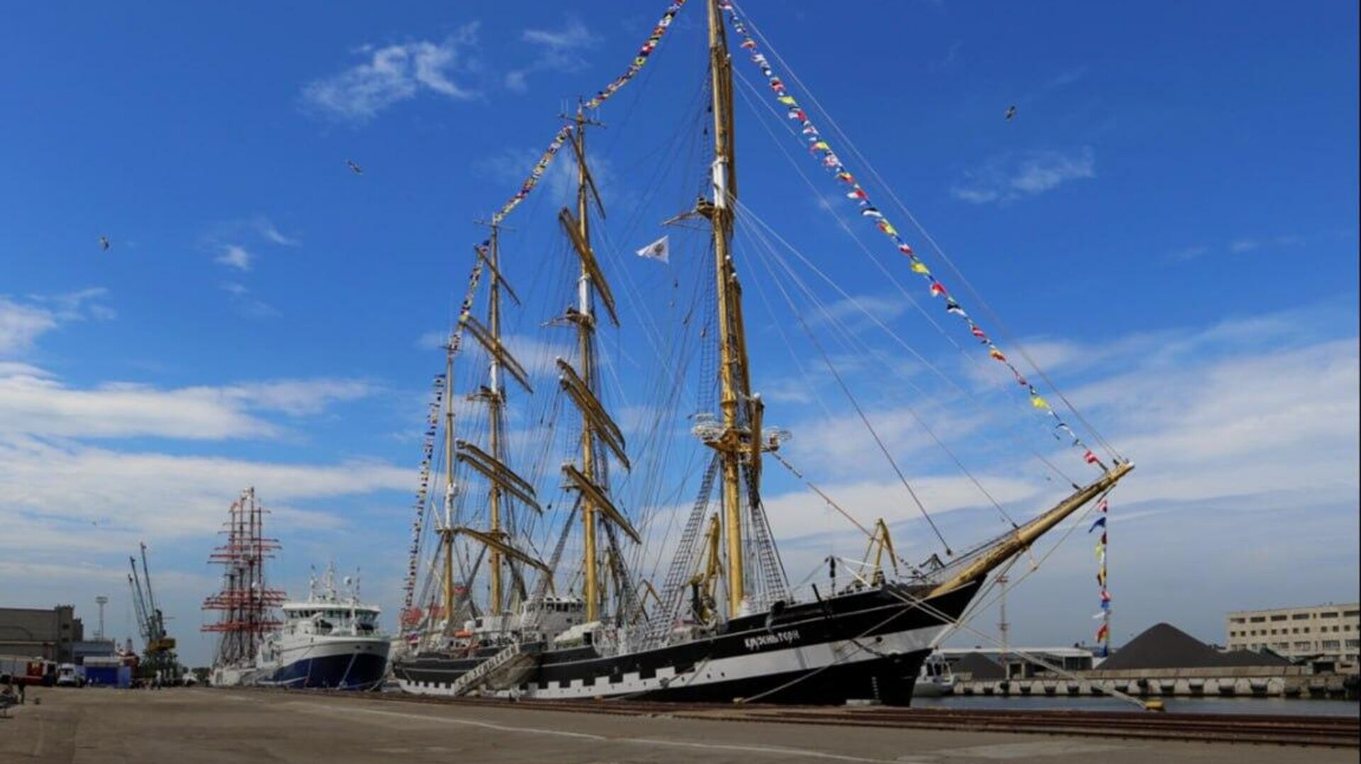 Russian Sail Training Ship Kruzenshtern Completes Voyage as Part of Great African Expedition Russian Sail Training Ship Kruzenshtern Completes Voyage as Part of Great African Expedition - Sputnik Africa, 1920, 19.07.2025