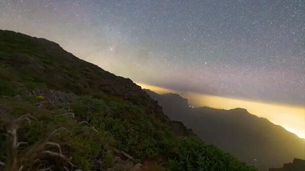 #viral | Chasing the Stars: Timelapse of Earth's Spin Over La Palma - Sputnik Africa