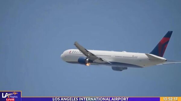 ▶ Le moteur en feu, l’équipage de ce Boeing 767 réussit à ramener l’avion et à atterrir - Sputnik Afrique