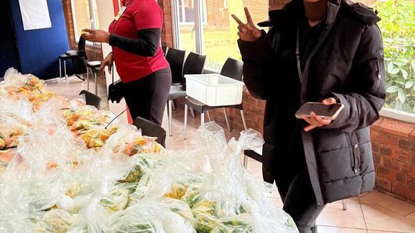 Un bol de soupe pour un avenir plus solidaire: les chefs sud-africains luttent contre la faim - Sputnik Afrique