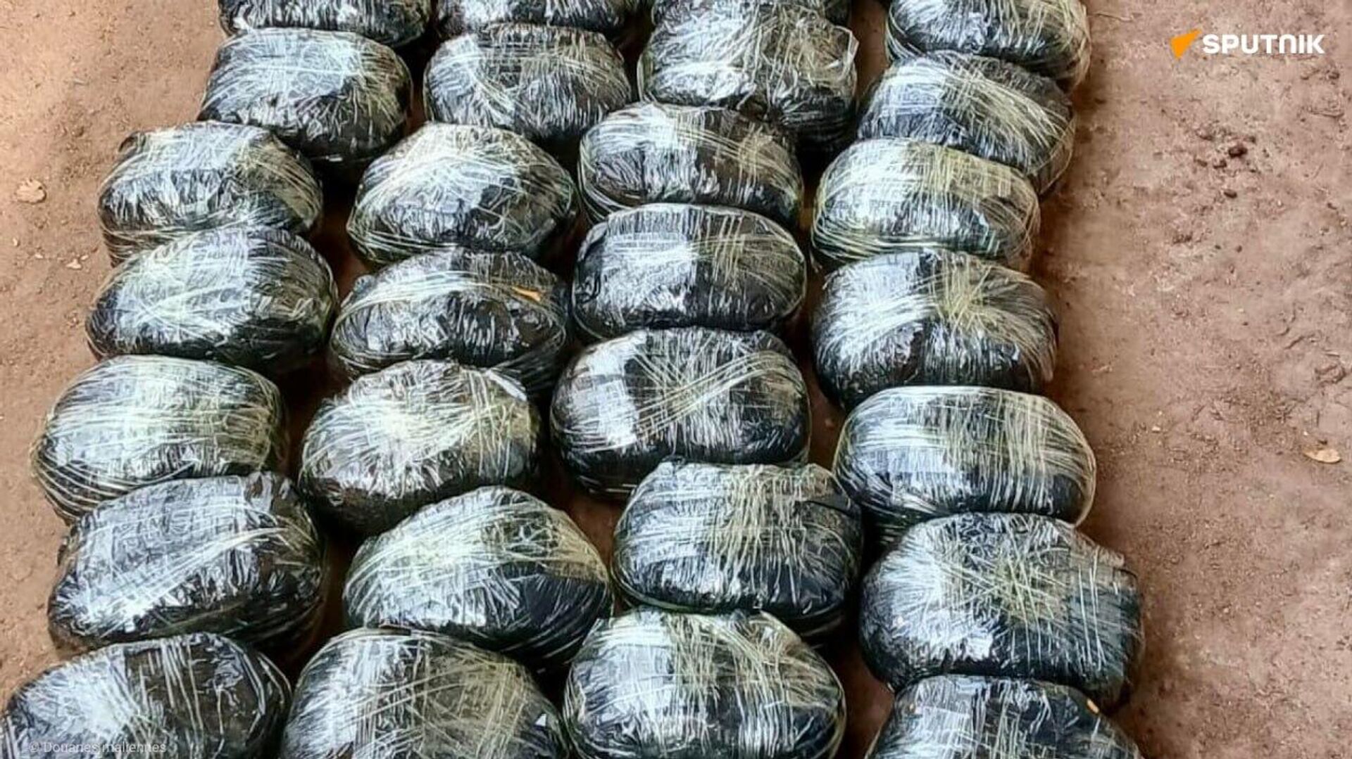 Les douanes maliennes interceptent 104 boules de cannabis Les douanes maliennes interceptent 104 boules de cannabis - Sputnik Afrique, 1920, 25.07.2025