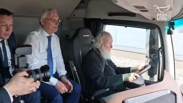 Le chef de l’Église orthodoxe russe prend le volant d’un KAMAZ - Sputnik Afrique